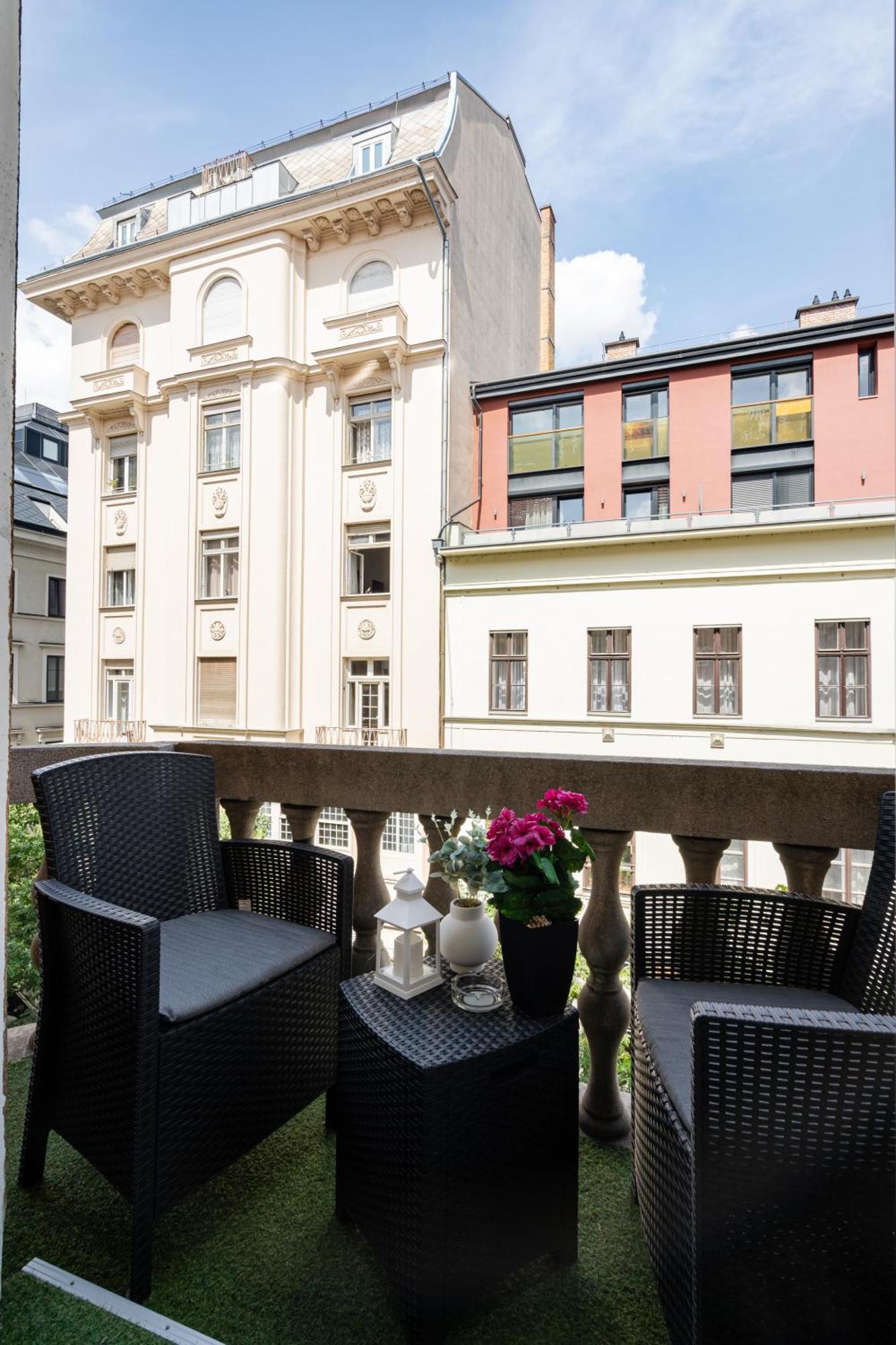 Kiraly 35 Luxury Apartment With Free Parking Budapest Exteriör bild