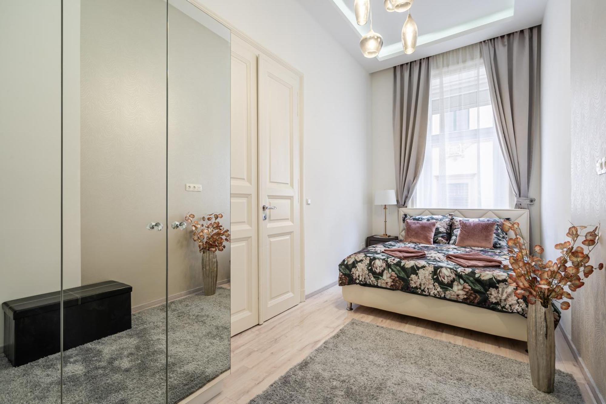 Kiraly 35 Luxury Apartment With Free Parking Budapest Exteriör bild