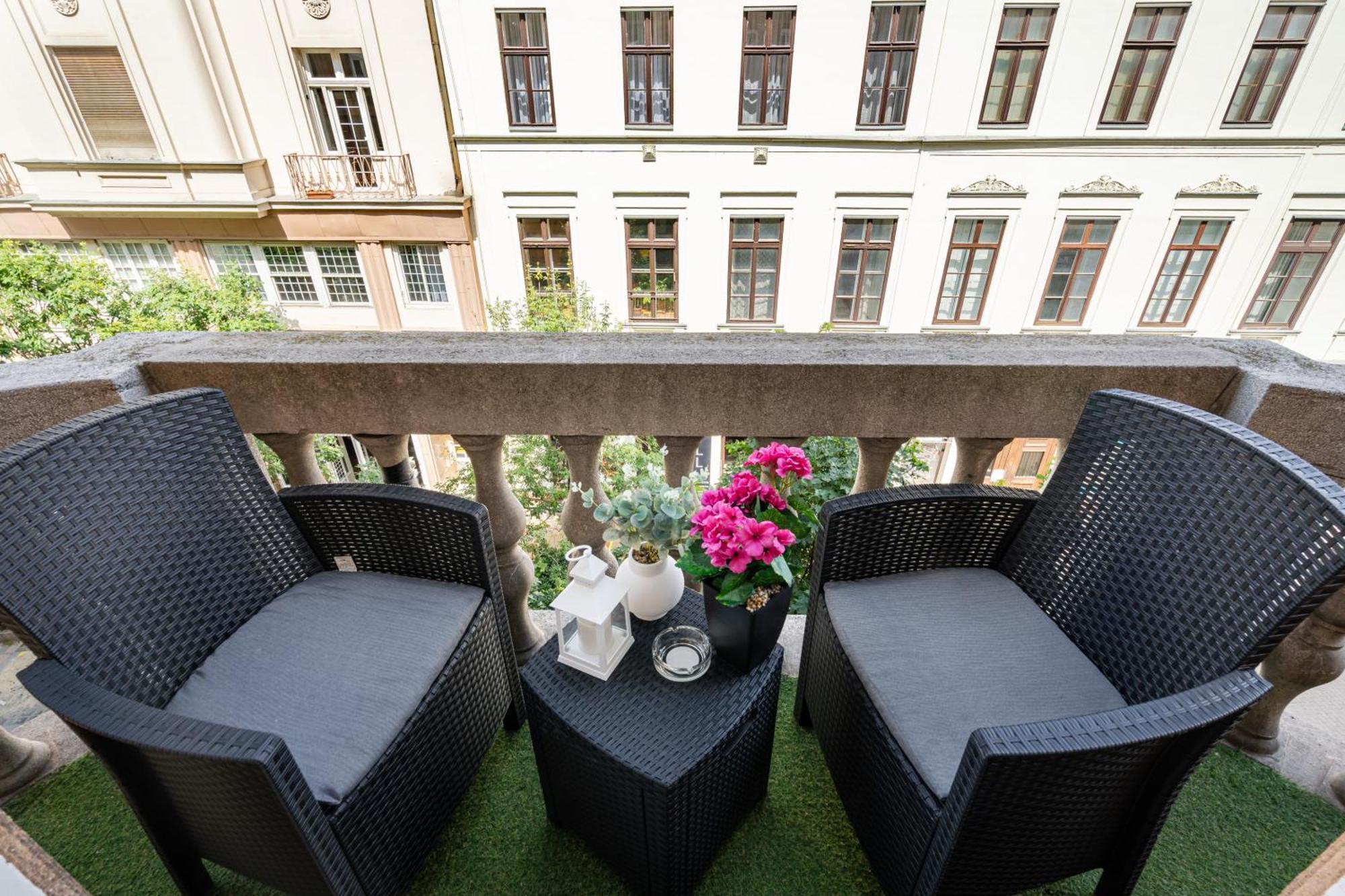 Kiraly 35 Luxury Apartment With Free Parking Budapest Exteriör bild