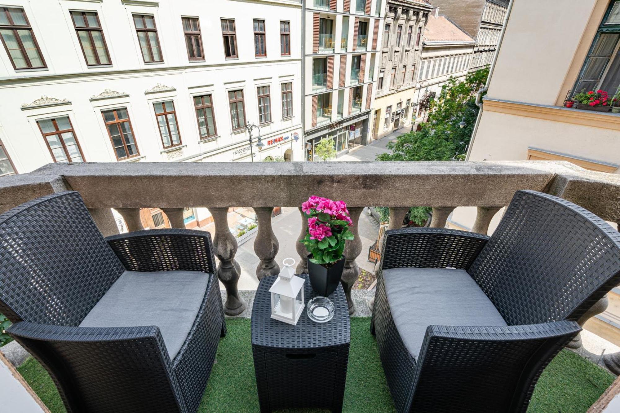 Kiraly 35 Luxury Apartment With Free Parking Budapest Exteriör bild